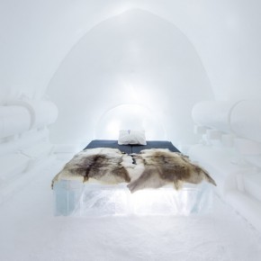 在世界上最大的冰雪酒店睡冰床裹兽皮是种什么体验? 在世界上最大的冰雪酒店睡冰床裹兽皮是种什么体验?