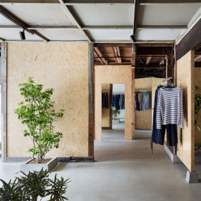 他把上世纪 40 年代的旧建筑造成精品服装店 他把上世纪 40 年代的旧建筑造成精品服装店
