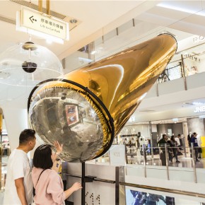他们在香港时尚文化地标K11做了一个“超级黃金泡” 他们在香港时尚文化地标K11做了一个“超级黃金泡”