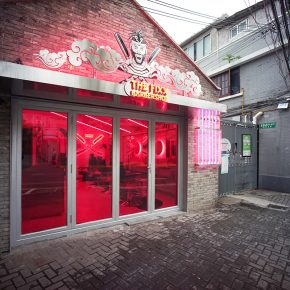 一家能喝酒、蹦迪、打游戏、开爬梯的理发店 一家能喝酒、蹦迪、打游戏、开爬梯的理发店