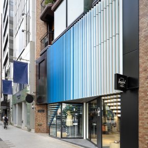 一家会变色的小木屋开在了城市间 一家会变色的小木屋开在了城市间