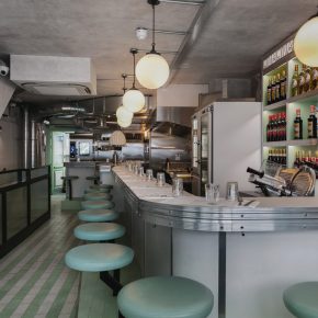 一家向熟食店致敬的朴素餐厅 一家向熟食店致敬的朴素餐厅