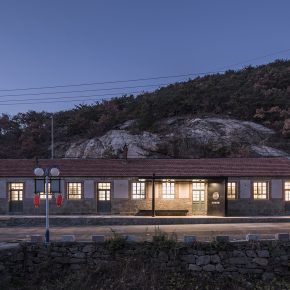 他们把农村12间旧教室改成有书吧、展厅的美学空间 他们把农村12间旧教室改成有书吧、展厅的美学空间