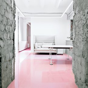 这家建在废墟中的少女心公司,来应聘的人肯定络绎不绝 这家建在废墟中的少女心公司,来应聘的人肯定络绎不绝