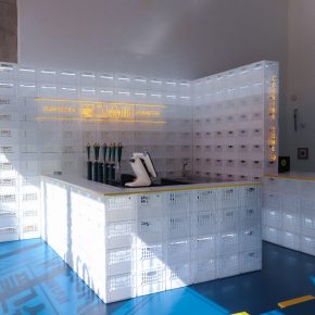 他们只用塑料箱子就堆出了一个啤酒快闪店! 他们只用塑料箱子就堆出了一个啤酒快闪店!
