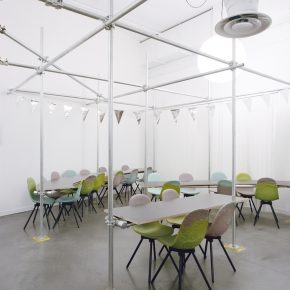 脚手架搭出美食市场,这玩的是真·工业风! 脚手架搭出美食市场,这玩的是真·工业风!