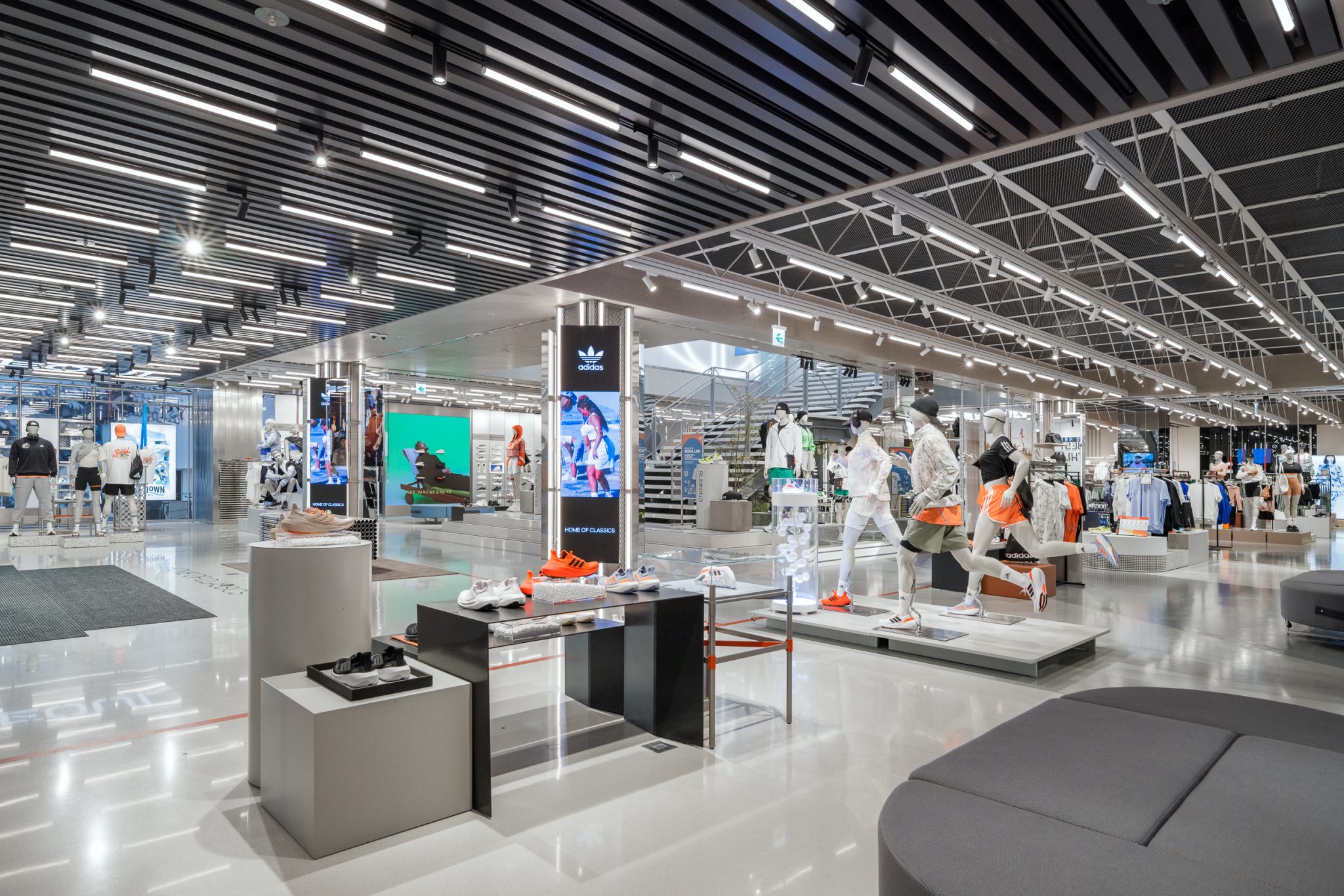 万社设计 | adidas首家亚洲旗舰店 | Hi设计